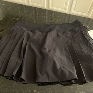 NWT Lululemon Tennis Skort, size 12, Pleated, Black color